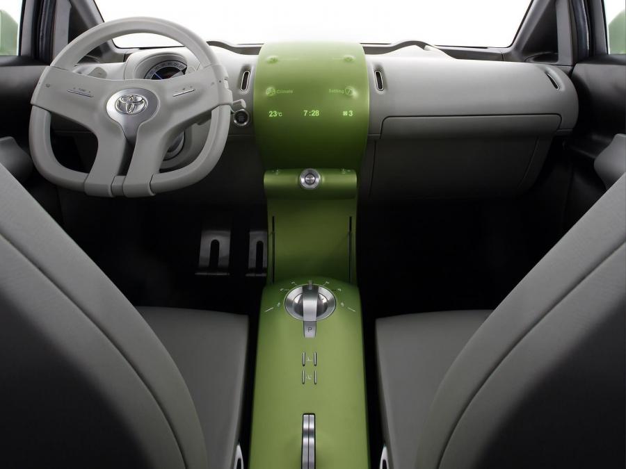  Toyota Urban Cruiser Concept 2006 года  (фото 9 из 34)